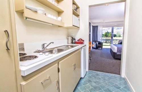 Lowburn Hotel | Lake Dunstan Motel