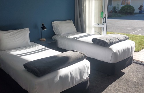 Lowburn Hotel | Lake Dunstan Motel