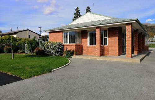 Lowburn Bed & Breakfast | Lake Dunstan Trailhouse
