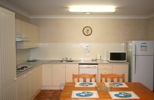Burrill Lake Apartment | Lake Edge Holiday Units