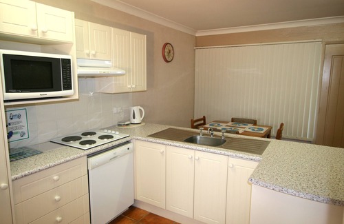 Burrill Lake Apartment | Lake Edge Holiday Units
