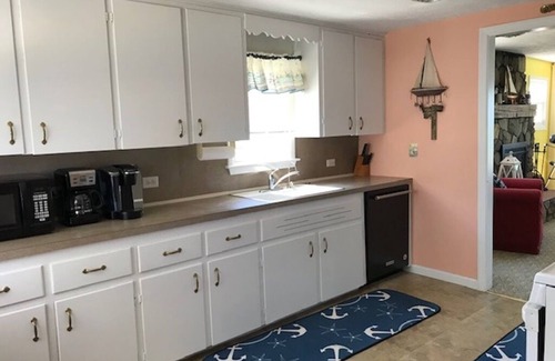 Ashtabula Cottage | Lake Erie Beachfront Cottage Near Geneva State Park Lodge