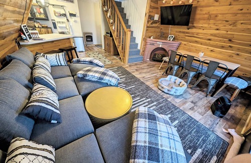 Cub Run House | Lake Escape- Nolin Gnome Home: Cozy A-Frame, Sleeps 8, Forest Ridgeline Views