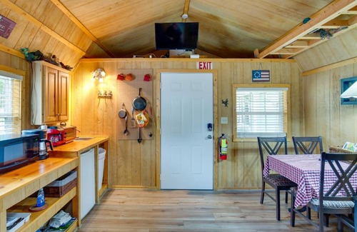 Emory Apartment | Lake Fork Studio Cabin with Dock and Boat Ramp!