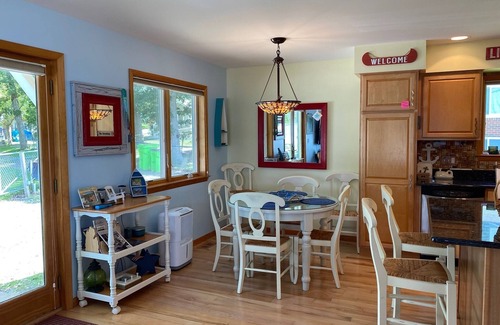 Putnam Township House | Lake Front Blue Turtle Cottage on Patterson Chain of 7 Lakes 3BR, 1.5BA