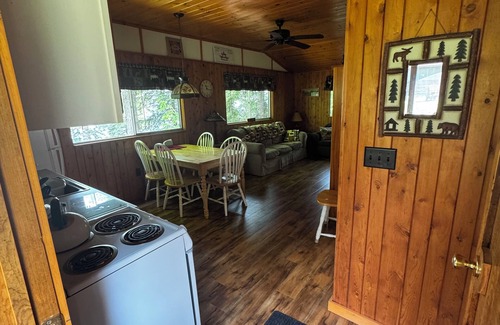 Moriah Center Cabin | Lake Front Cabin with free WiFi - Adirondacks High Peaks Region - Lake Placid