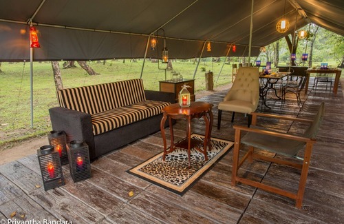 Balangoda Ski Chalet | Lake Front Glamping Suite with a Bush Bathtub