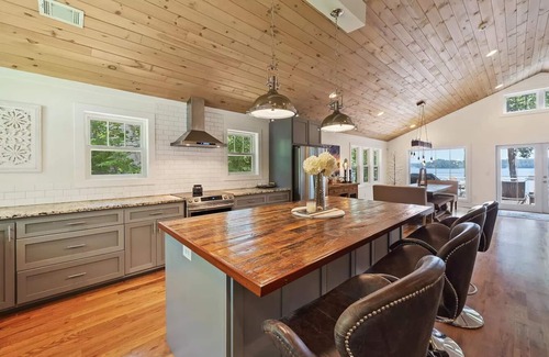 Buckhead House | Lake front home on Lake Oconee with private dock, hot tub and firepit