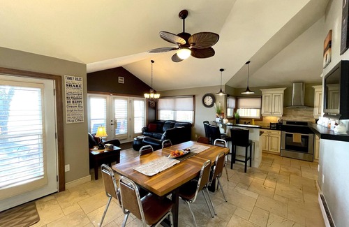 Long Point Cottage | Lake Front Lucky Seven Cottage