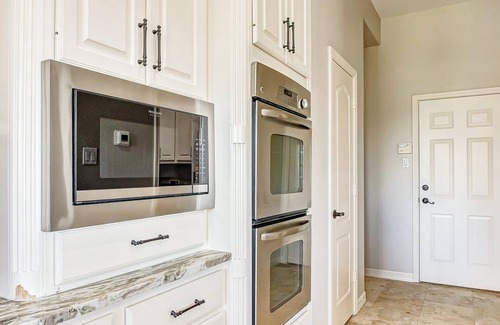 Montgomery House | Lake Front Luxury Estate featuring a swimming pool and hot tub on Lake Conroe!
