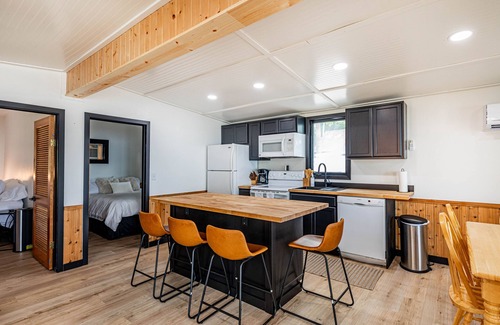 Rochert Cabin | Lake Front, Pontoon, Bunk House