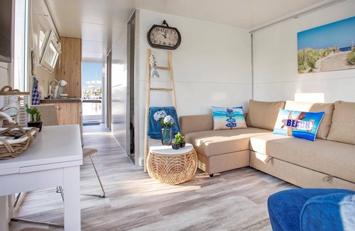 Almere Poort Boat Rental | Lake front ship in Almere with WiFi