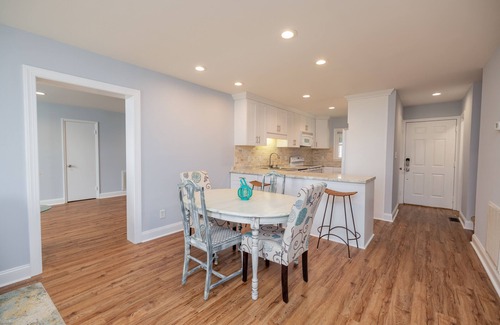 Henrico House | LAKE FRONT WITH GORGEOUS VIEWS & SPACIOUS BACKYARD + LOTS OF AMENITIES