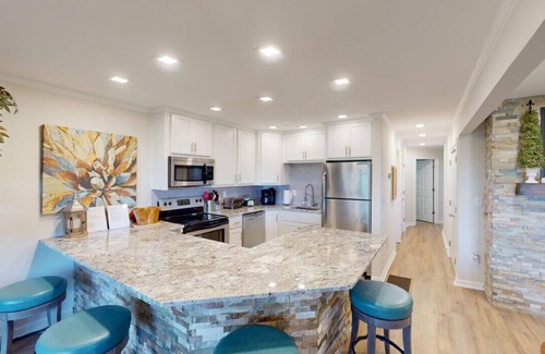 Bronston House | Lake-Front Woodson Bend 14-1