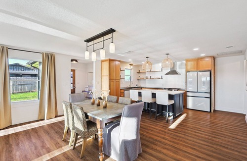 Dennis House | Lake Granbury House, Sleeps 11 with Lake Access!