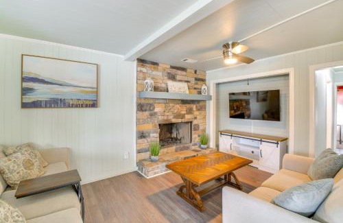 Piney House | Lake Hamilton Family Gem Hot Tub and Boat Slip!