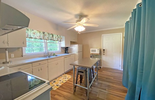 Gumlog House | Lake Hartwell Cottage close to Tugaloo State Park
