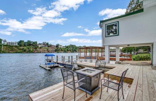 Piney House | Lake Haven Estate with Hot Tub, Game Room and Pontoon Boat, 4BR, 4 Bathoom, 2 Kitchens