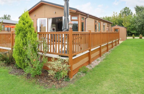 Grantham House | LAKE HAVEN, family friendly, with a garden in Marston, Lincolnshire