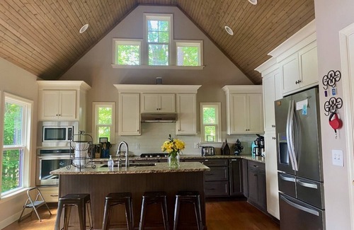 Littleton House | LAKE HOUSE AND PONTOON BOAT IN BEAUTIFUL POE CREEK COVE AT LAKE GASTON