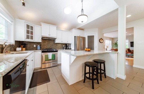 Alberta Beach House | Lake House Lodge | Fireplace | Family Friendly