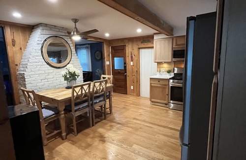 Hampstead House | Lake house sleeps 5 in Hampstead NH. Relax on Sunset Lake. 
