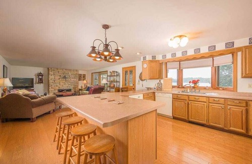 Waupaca House | -Lake House Vacation Sleeps 12, Private Dock
