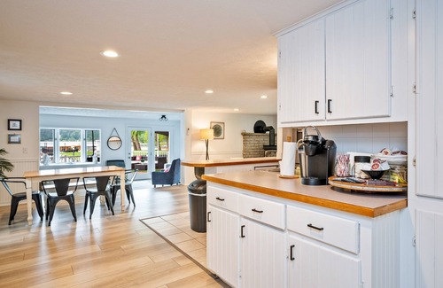 Hammondsport House | Lake House | Walking Distance to Town | Sleeps 10