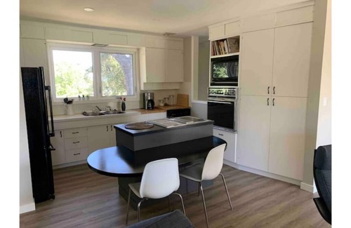 Killarney House | Lake House with a Beautiful Waterfront View