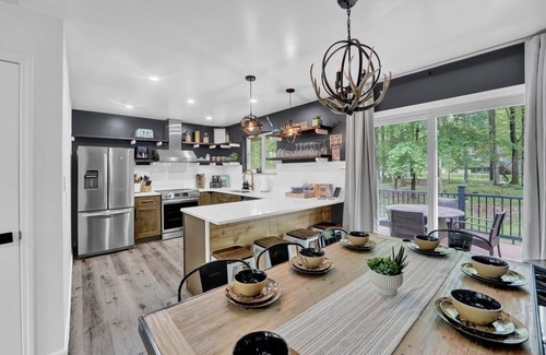 Pocono Summit House | Lake House with Fire Pit, Kayaks & Games, minutes from Kalahari