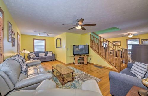 Byrdstown House | Lake House with Hot Tub and Fire Pit - 1 Mi to Marina!