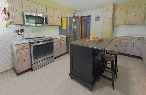 West Sand Lake Apartment | Lake house with wrap around porch&beautiful view, minutes from the NYS Capitol!