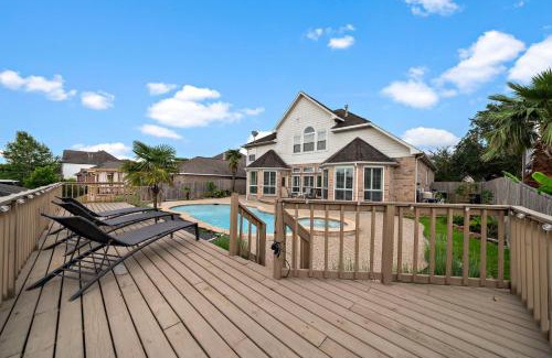 Atascocita House | Lake Houston Getaway Pool Spa Lake Front