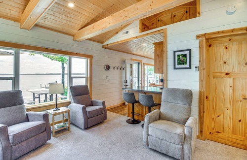 Nisswa Cottage | Lake Hubert Cabin w/Private Deck + Boat Dock