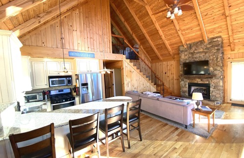 Six Mile House | Lake Keowee Retreat with boat slip & lots of entertainment space near Clemson U