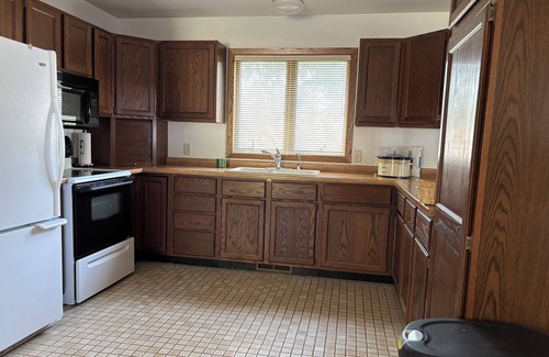 Paynesville House | Lake Koronis All Season Home-5 bedrm, screened porch, fish/swim/bike/snowmobile