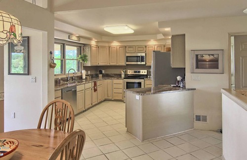 Lake Leelanau House | LAKE LEELANAU FAMILY HOME, HOT TUB, POOL TABLE