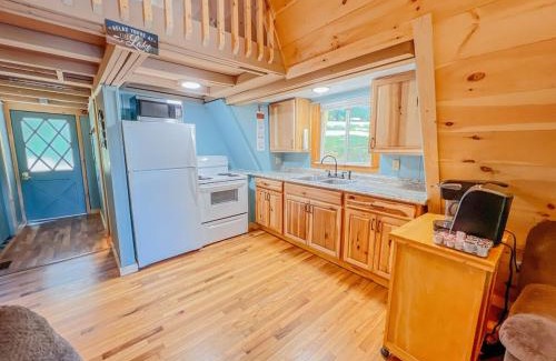 Rockbridge House | Lake Life, Hocking Hills, Hot Tub, Fireplace, Pond