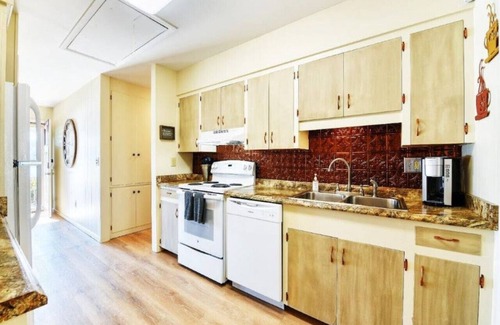 Lake Junaluska House | Lake Life House - 1 min walk to Lake J Assembly -10 min to Waynesville & BR Pkwy