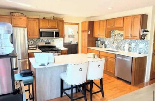 Middleton House | Lake Living, sit back and relax!