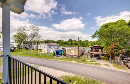 Onalaska House | Lake Livingston Getaway w/ Balcony + Water View!