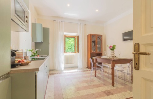 Montefiascone House | Lake Lovers Lodge