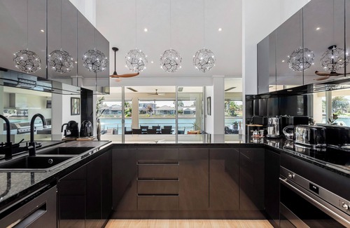 West Lakes Shore House | Lake Luxe - Waterfront, Pool, Free WiFi & Parking