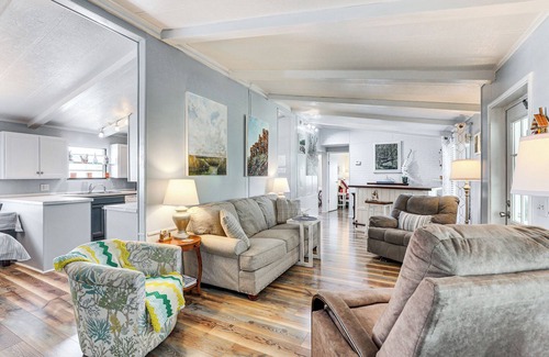 Summerton House | Lake Marion Home: Kayaks, Dock, Waterfront Fun!