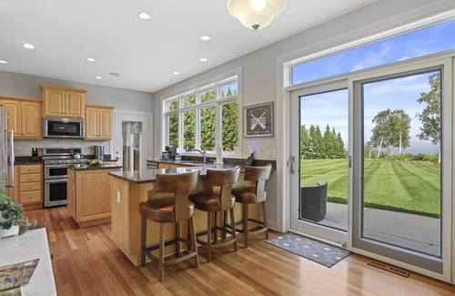 Newton House | Lake Michigan Beachfront - King Suite - Rec Room