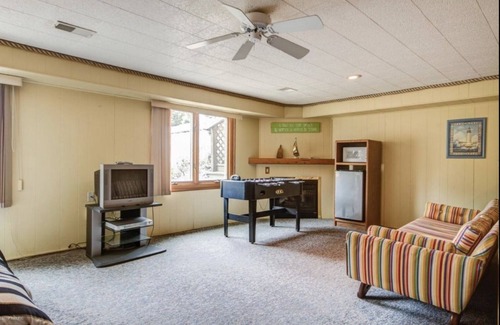 Shelby House | Lake Michigan Private Beach Access