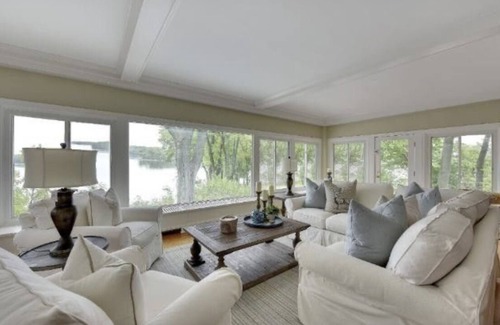 Minnetrista House | Lake Minnetonka Beauty! Sleeps 18 ~ Dramatic Sweeping Views Of The Upper Lake