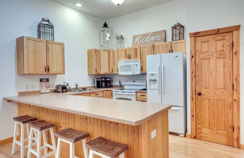 Minocqua Condo | Lake Minocqua Condo w/Shared Fire Pit!