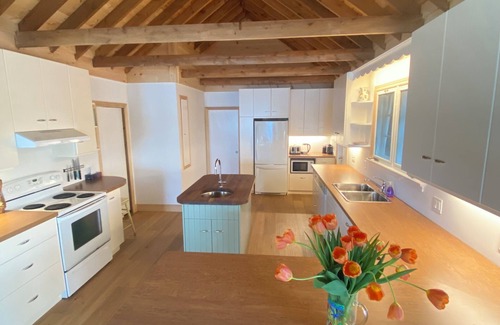 Muskoka Lakes Cottage | Lake Muskoka 1,000+ Feet of Private Beaumaris Shoreline