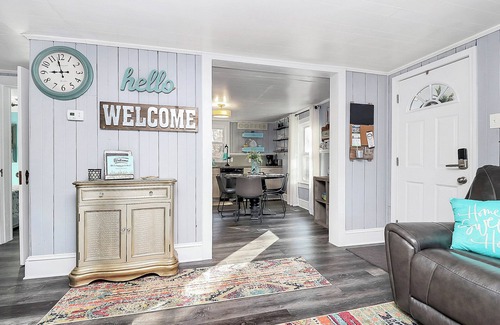 Cornelius House | Lake Norman Shabby Chic bungalow in Cornelius close to Davidson